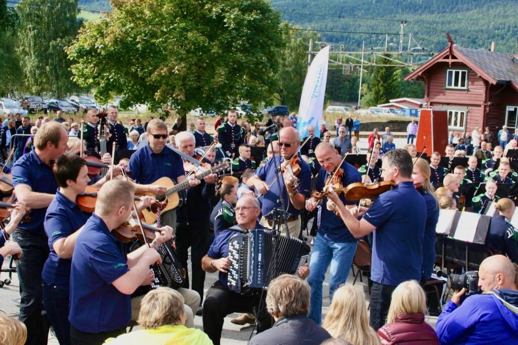 Med Gardemusikken i Nedregate